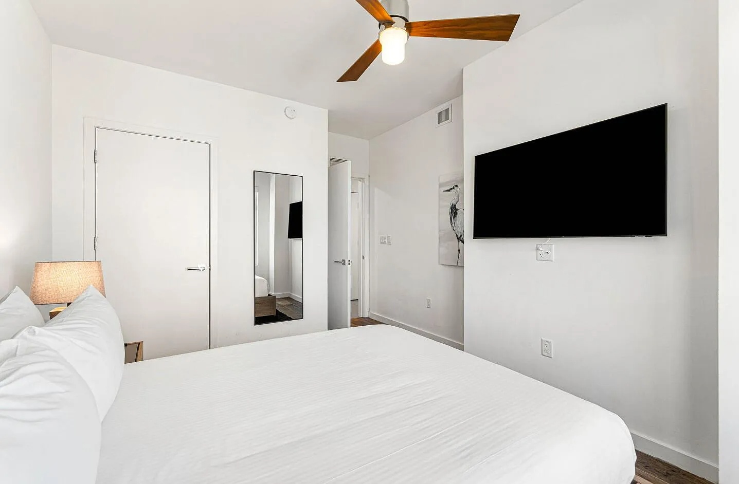 TRIO CONDO 401
