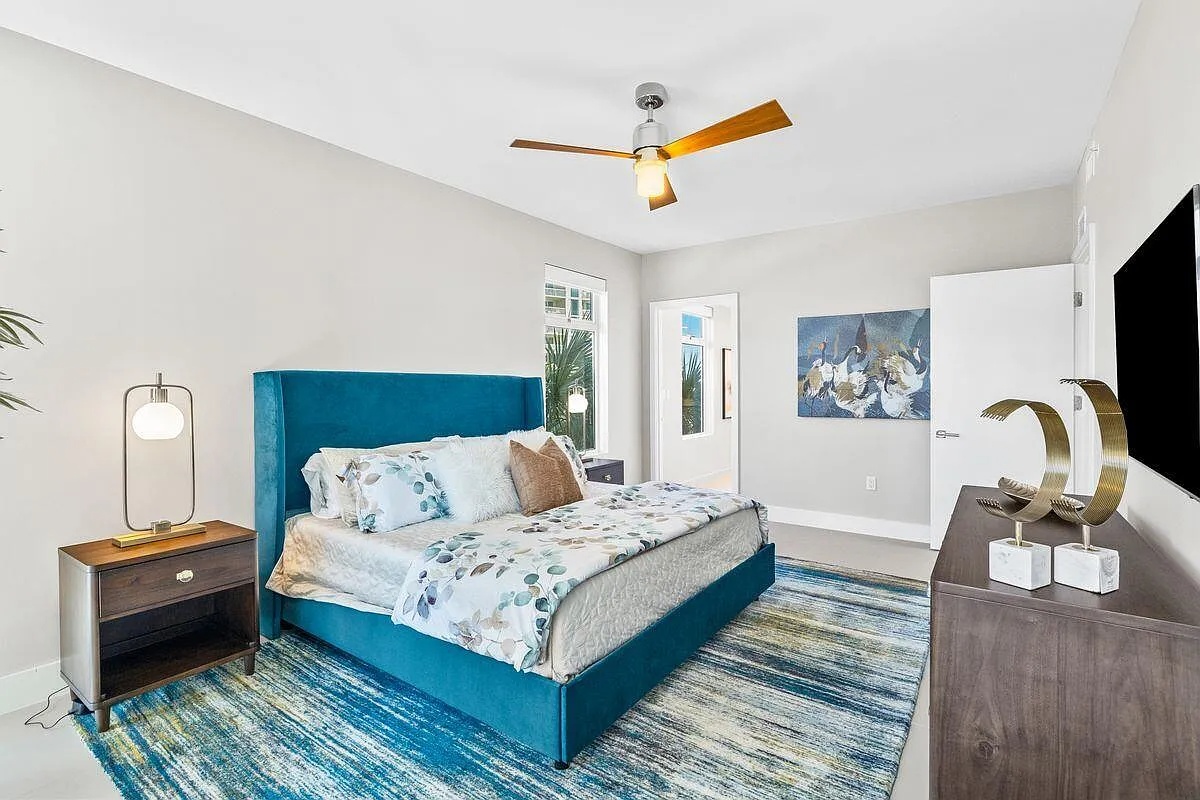 TRIO CONDO 302
